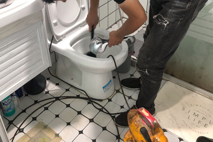 庐山马桶堵塞自己疏通还是找师傅？专业上门服务让你省时更省心